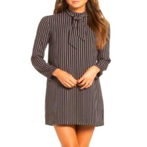 NWT 🏷 Ali & Jay She-E-O Shift Dress Pinstripe Black Tan Bracelet Sleeves.